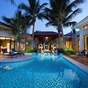 Grand Metropark Villa Resort Sanya Yalong Bay - Beach Shuttle And Singer Performance
